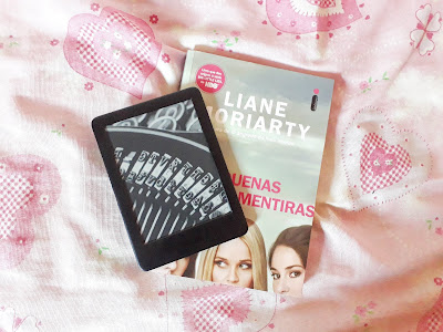 Novo Kindle 10 A E livro "Pequenas Grandes mentiras da Liane Moriaty 