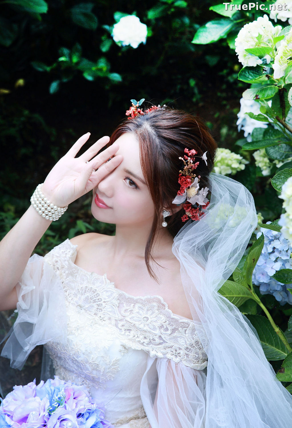 Image Taiwanese Model - 張倫甄 - Beautiful Bride and Hydrangea Flowers - TruePic.net - Picture-39