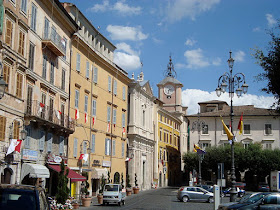 Piazza Cavour in the centre of Agnani