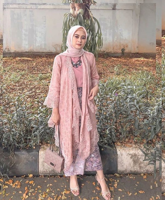 Inspirasi Model Baju Kebaya Brokat Dengan Rok Batik Untuk Pesta Yang Modern Blog Informasi