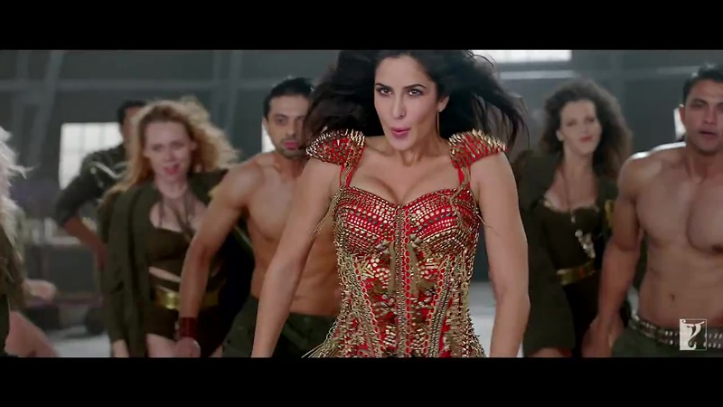 Katrina kaif hot in red dress in dhoom 3, katrina kaif in tight dress