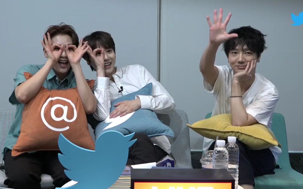 بث الكراي في الغرفة الزرقاء على تويتر مترجم للعربية Blueroom Live بث الكراي في الغرفة الزرقاء على تويتر مترجم للعربية Blueroom Live
