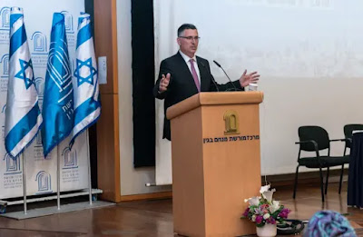 Sa'ar mais apto a ser PM do que Netanyahu e Gantz diz pesquisa Sa'ar mais apto a ser PM do que Netanyahu e Gantz diz pesquisa