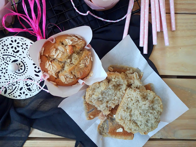 Receta de muffins de coco y plátano. Aprovechamiento, reciclaje, coconut, banana, desayuno, merienda, postre, breakfast recipe Horno Cuca