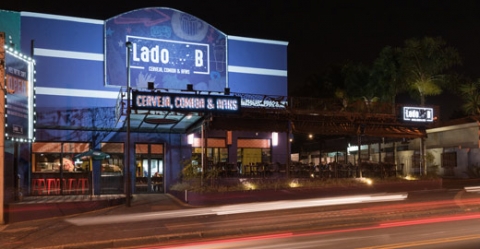 Recarga de garrafão de cervejas artesanais no Bar Lado B