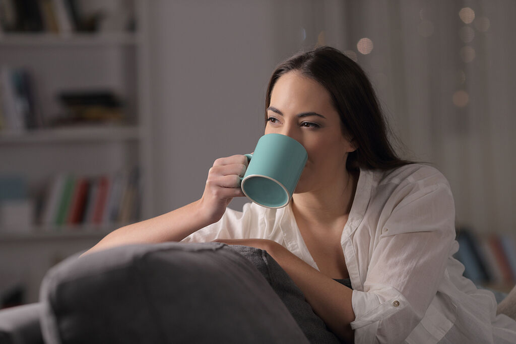 Καφεΐνη: Πώς επιδρά στη διάθεση και τον ύπνο