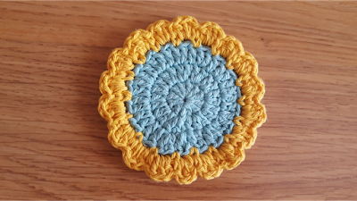 Small summer crochet coasters - with free pattern