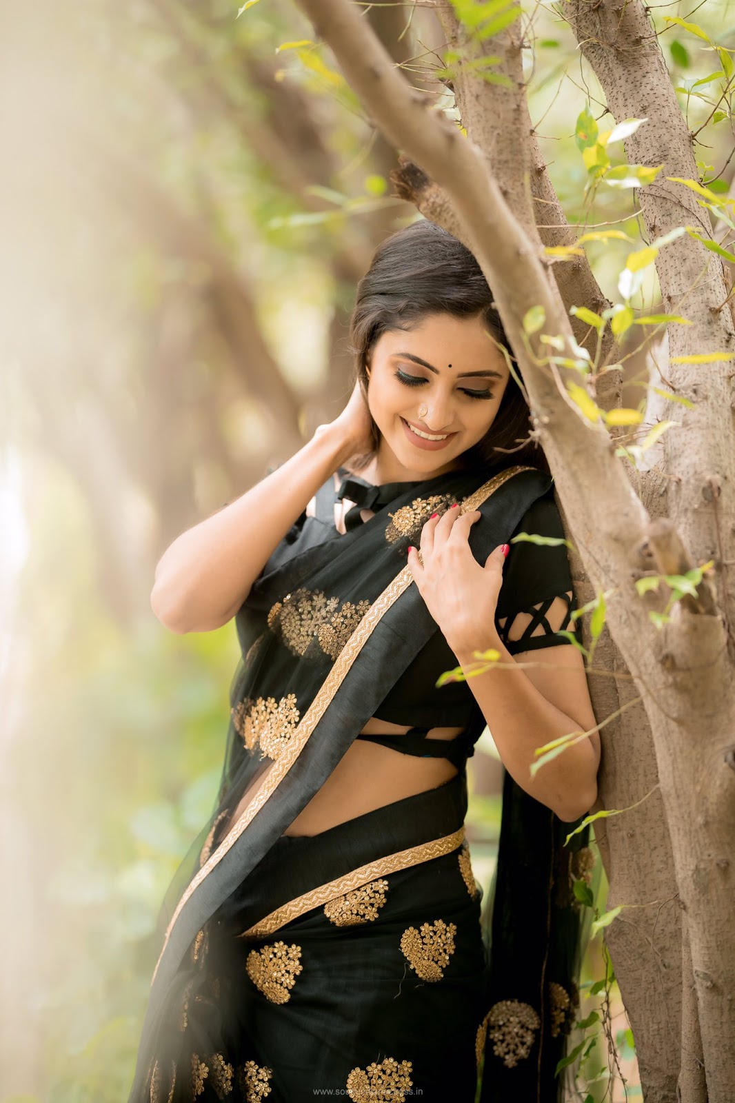 Actress Ayesha beautiful stills in black saree Actress-ayesha-3