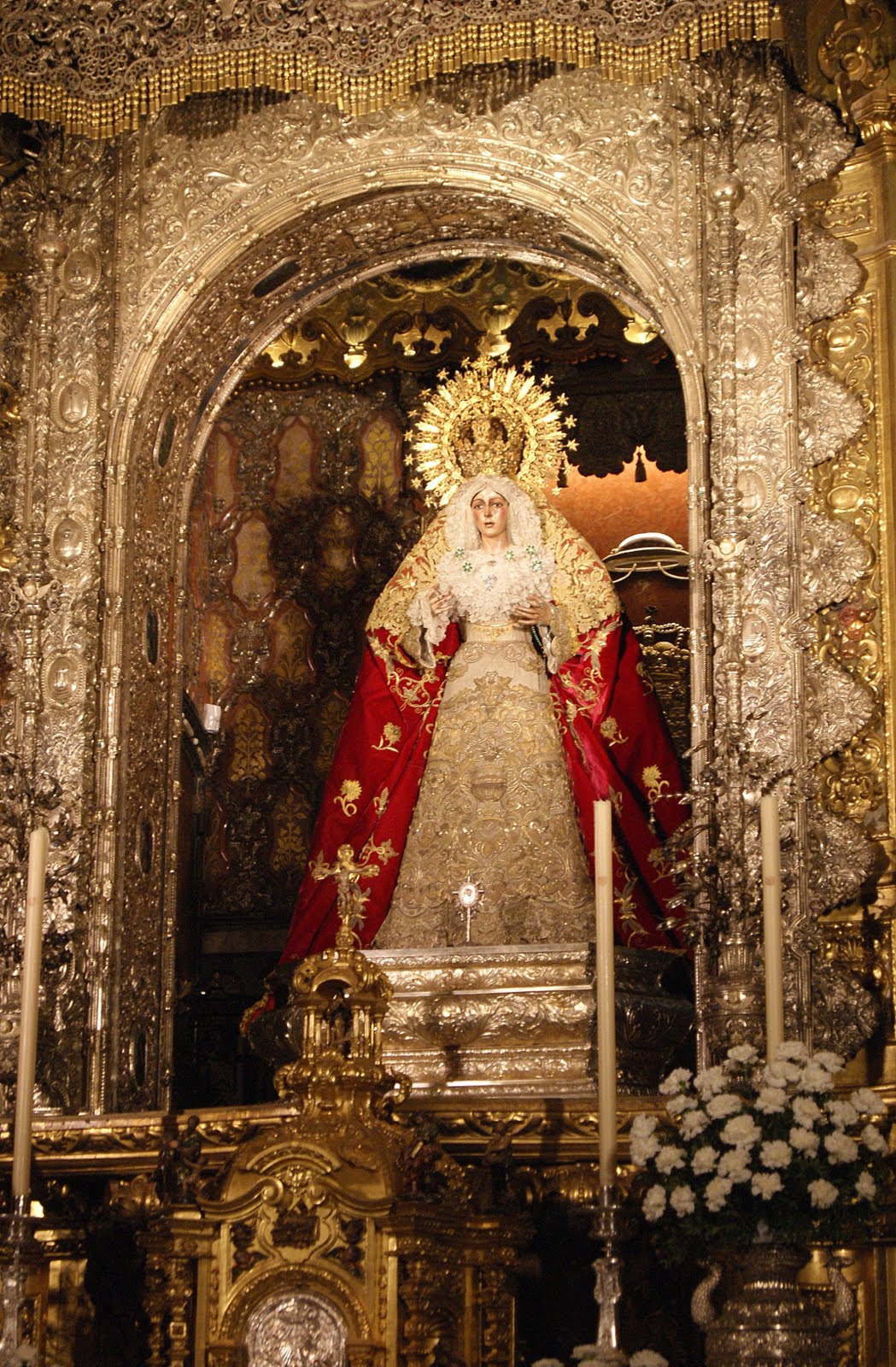 Leyendas de Sevilla La leyenda de la Virgen Macarena y el reloj del Leyendas de Sevilla La leyenda de la Virgen Macarena y el reloj del