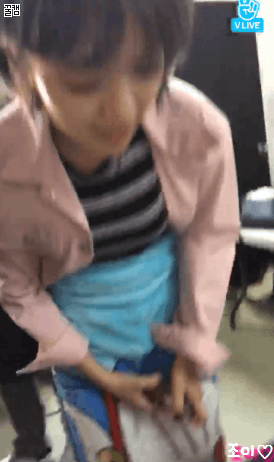 점심 기습 브이라이브 쯔위예요+먹방 정연,사나,모모,나연 출연.gif | 인스티즈