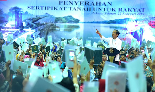Tekad Jokowi dan Program Pembagian Sertifikat Tanah Dilanjutkan