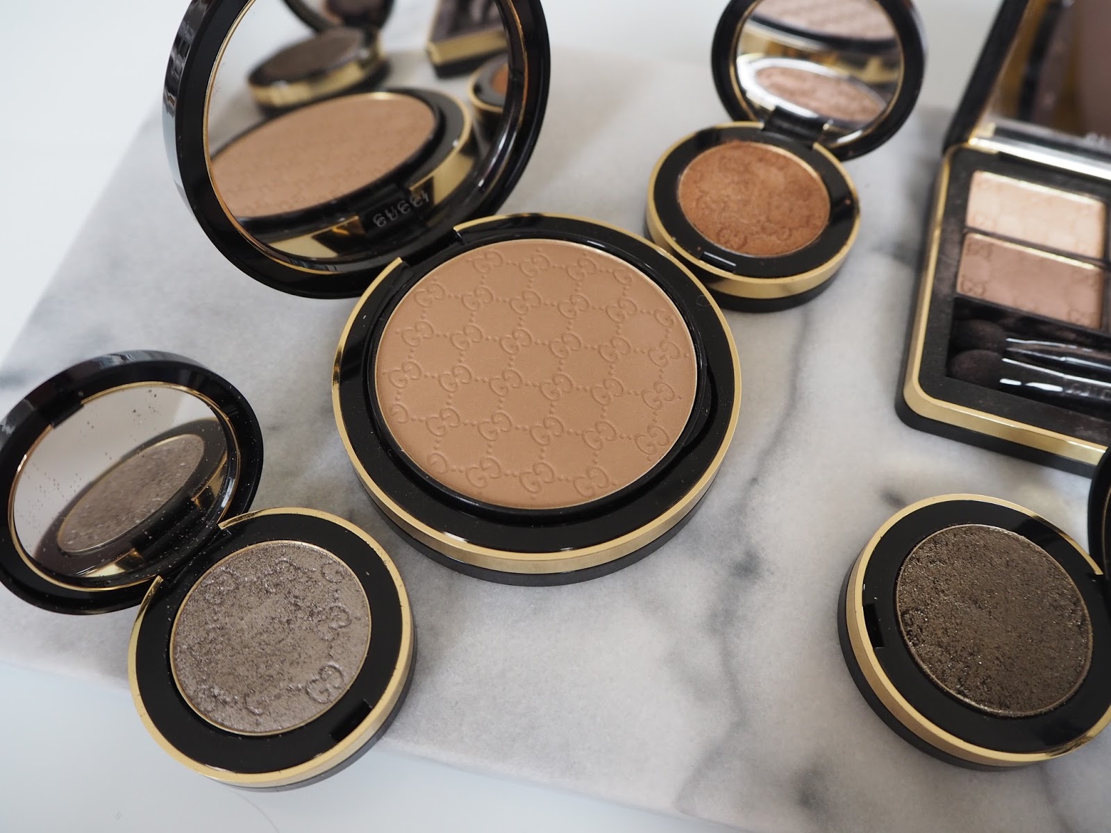 The review Gucci Golden Glow Bronzer in 020 Oriental Sienna Expat