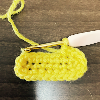 かぎ針編みでの楕円形の編み方２段目　ぐるっと編む