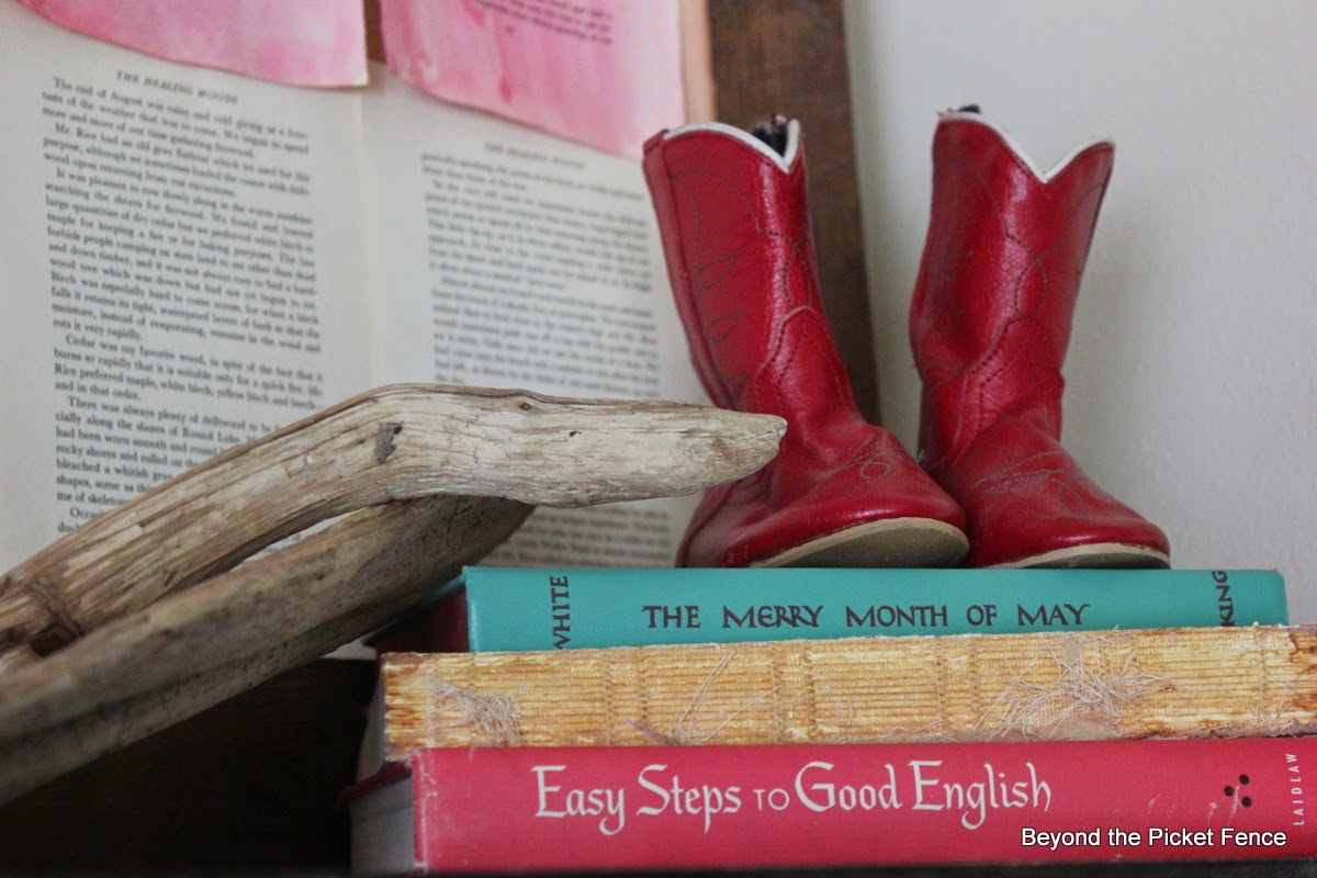 summer, red white an blue, old books, driftwood, cowboy boots, http://bec4-beyondthepicketfence.blogspot.com/2014/06/summer-mantel-old-faded-book-page-flag.html
