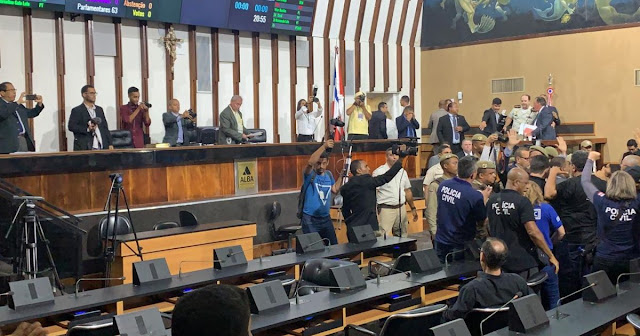 Policiais civis da Bahia avaliam paralisação após aprovação da PEC da Previdência
