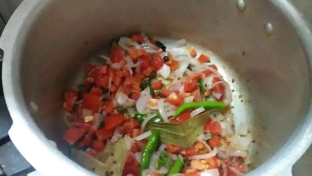 Sautéing-onion-tomato Sautéing-onion-tomato