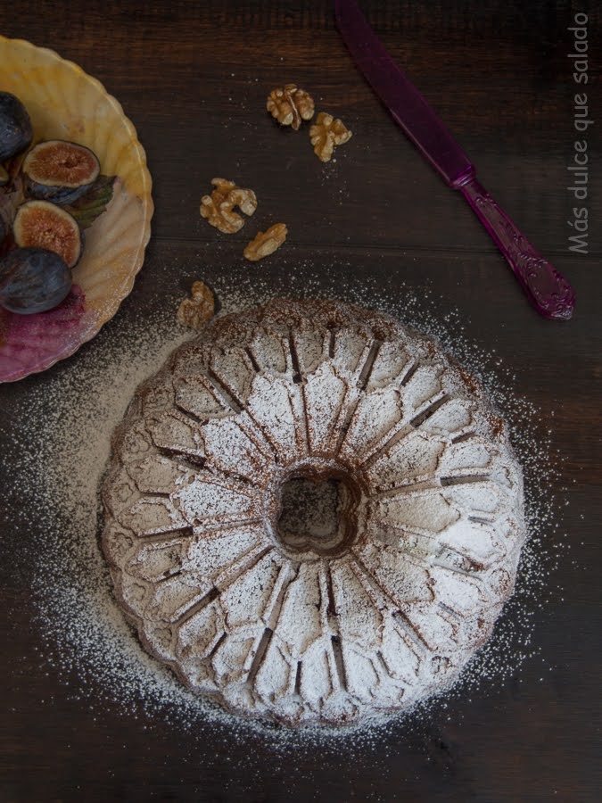 Bundt cake de higos y nueces caramelizadas