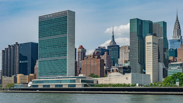 संयुक्त राष्ट्र संघ का मुख्यालय न्यूयॉर्क में है।