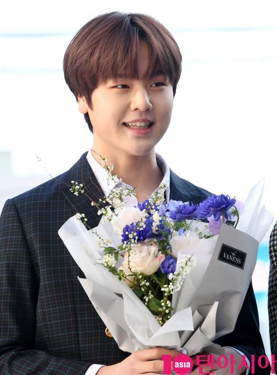 x1 nam dohyon smiles brightly as he coming his graduation ceremony x1 nam dohyon smiles brightly as he coming his graduation ceremony