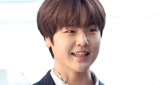 x1 nam dohyon smiles brightly as he coming his graduation ceremony x1 nam dohyon smiles brightly as he coming his graduation ceremony