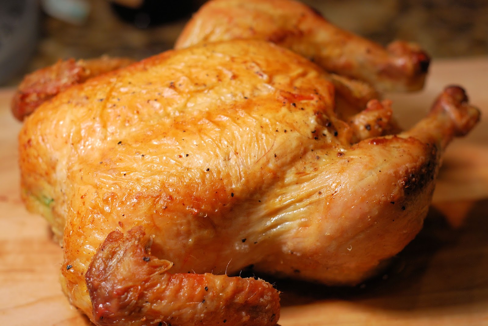 Рецепты из готовой курицы. Курочка гриль бройлерная. Курица в духовке. Жареная курица в духовке. Жареная курица целиком.