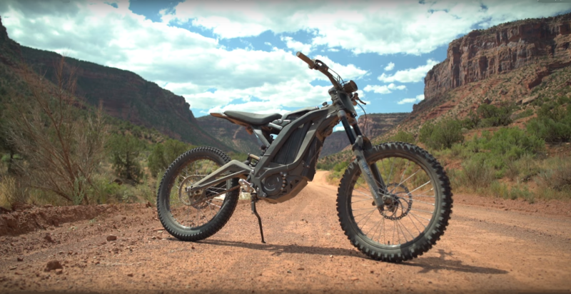 Este motor de 5.000 W convierte una bicicleta de montaña en una moto de  cross eléctrica