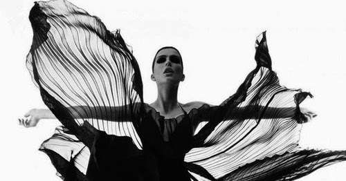 Fantastic movement on this black and white fashion photography