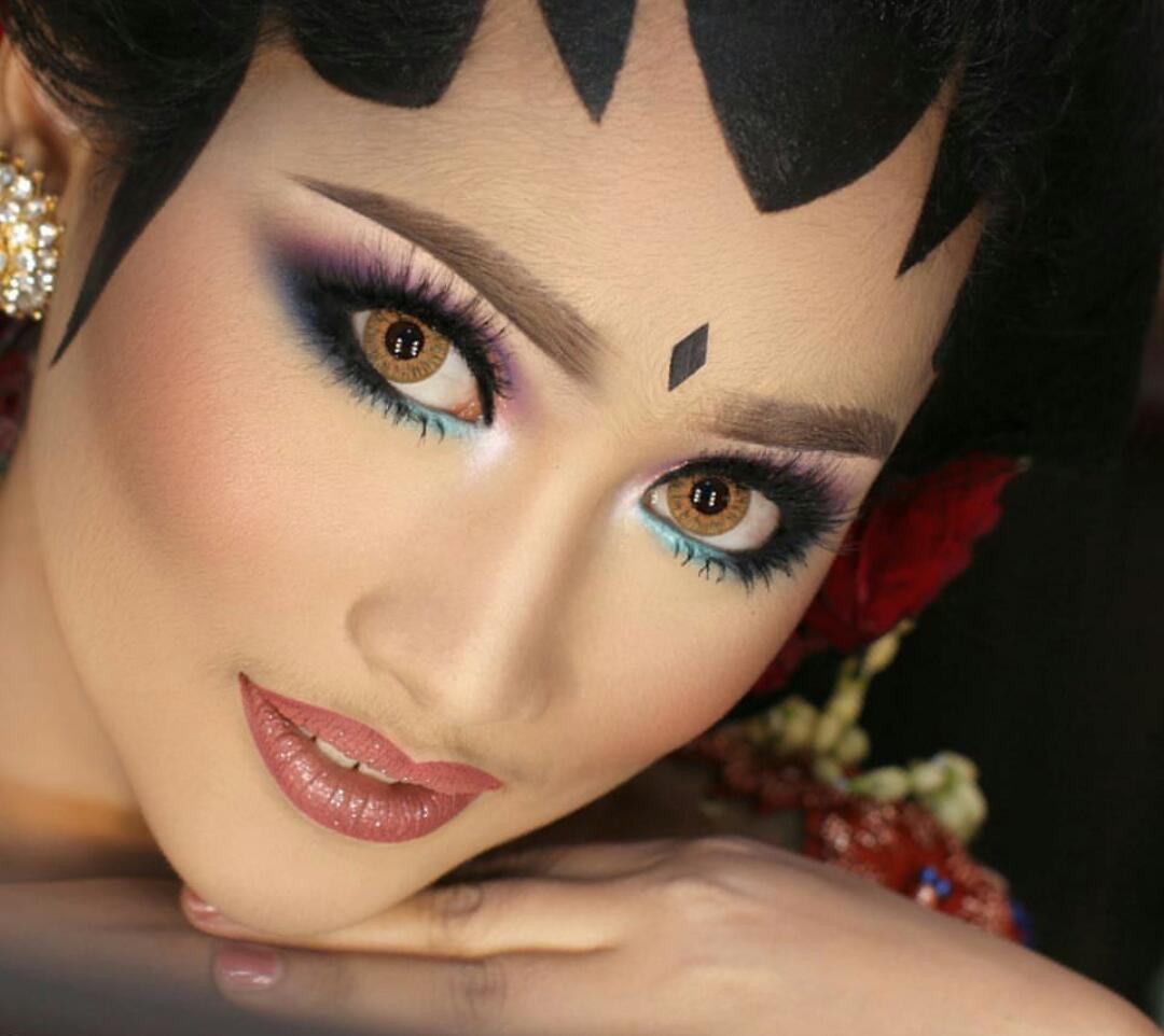 Softlens Warna Coklat Yang Cocok Untuk Pernikahan Dan Wisuda softlens warna coklat yang cocok untuk pernikahan dan wisuda