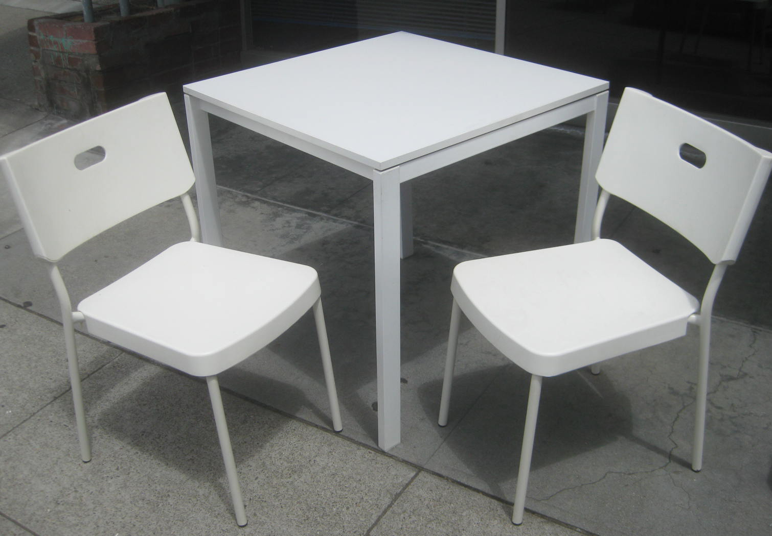 UHURU FURNITURE & COLLECTIBLES SOLD Little Table and Two Chair Set 40