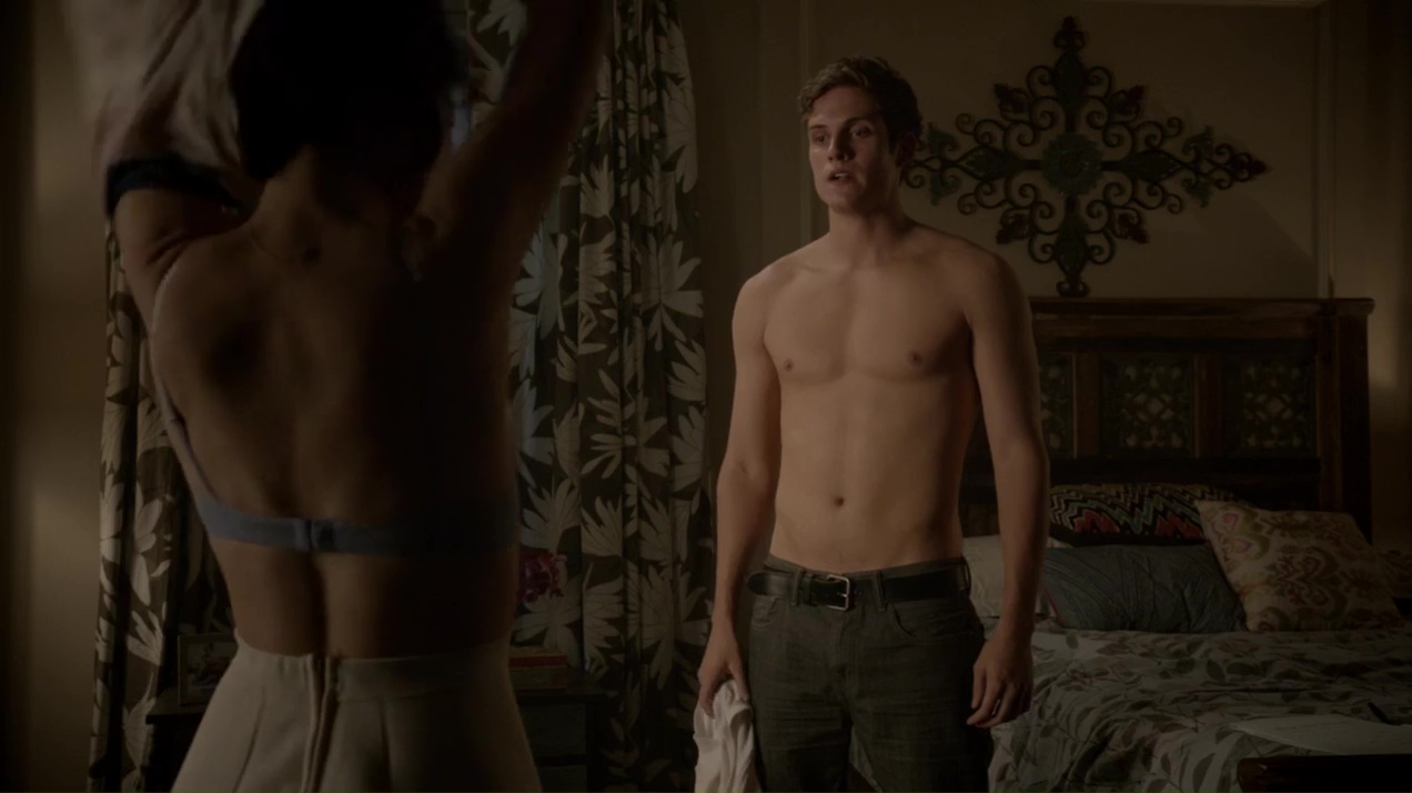 Daniel Sharman shirtless in Teen Wolf 3-15 "Galvanize" .
