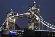 We then moved onto London and Tower Bridge. (tower bridge )