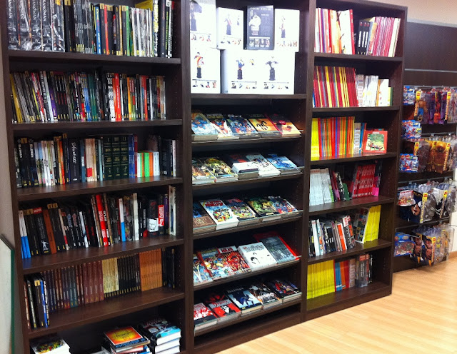 interior tienda milcomics de zaragoza comics marvel, dc comics