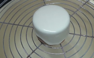 White mirror glaze