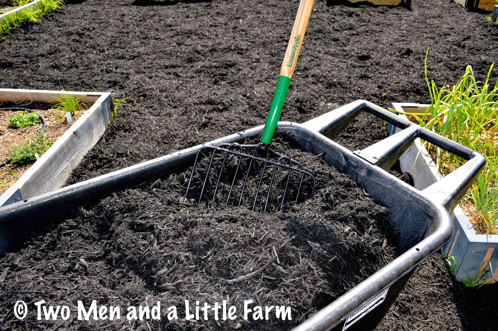 How To Make A Raised Mulch Bed at Marvin Rohrbach blog