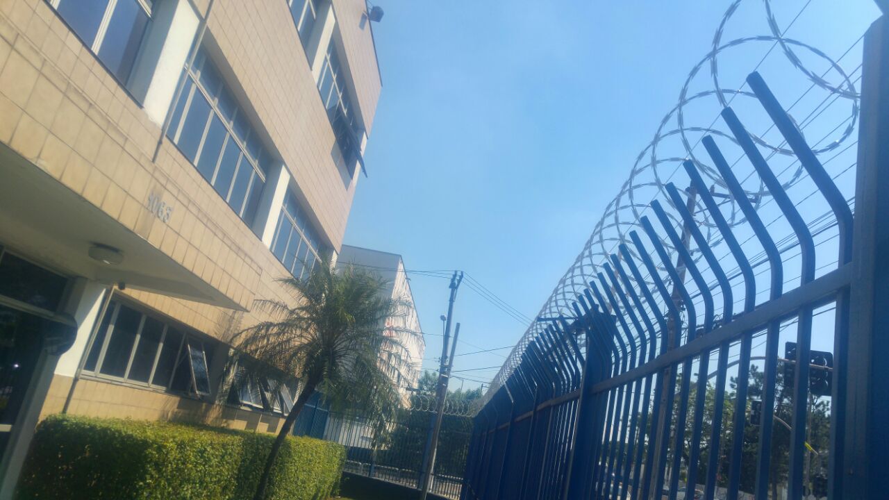 REDECON ESPECIALISTA EM CERCAMENTOS Instalação de Concertina Simples