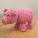 http://www.amyscrochetcave.com/2017/04/no-sew-one-piece-pig.html