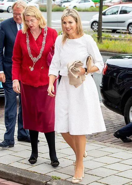 Queen Maxima wore a white jumpsuit by Natan. Money Wise platform aims to enhance financial literacy of people