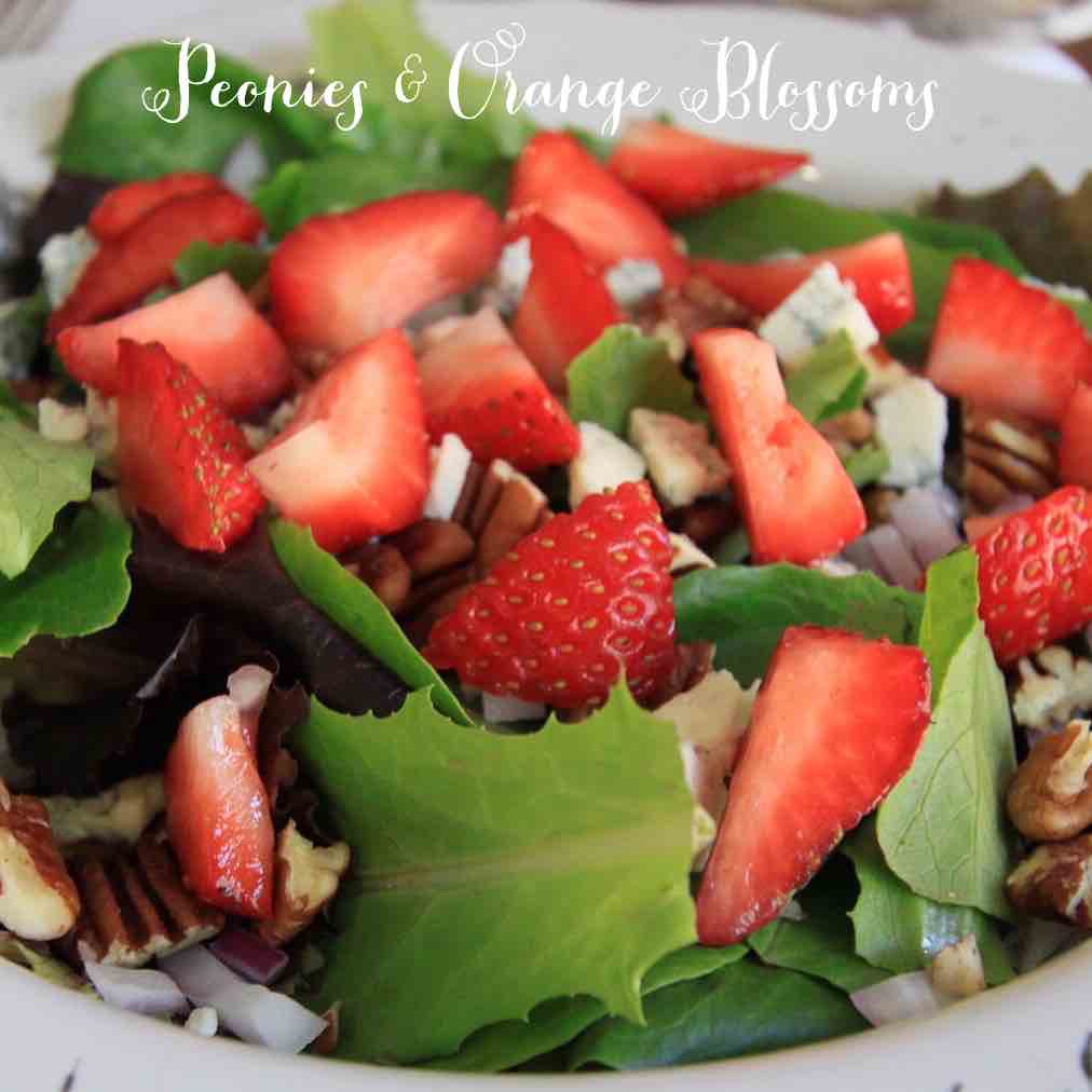 Fresh Strawberry Mixed Greens Salad