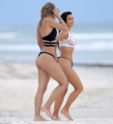 1a12 Photos: Kim Kardashian shows of her bikini body while on vacation in Mexico