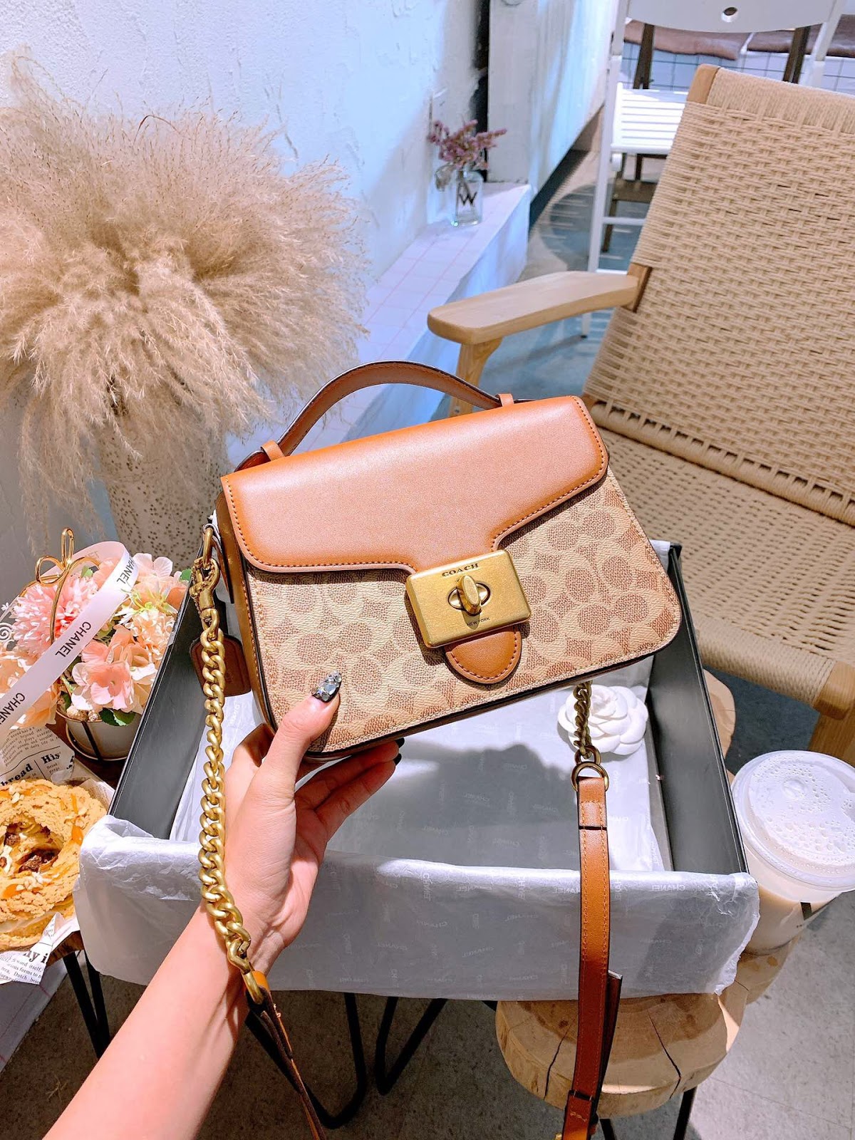 WE Do Love Luxury COACH Cassidy Top Handle Crossbody in Signature