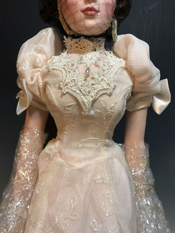 Franklin Mint 5 Pairs Of White Gloves For FM Jackie Kennedy Doll