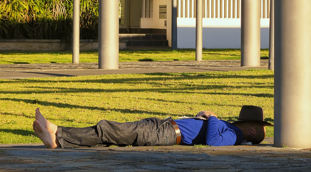 "Keep under one’s hat" nghĩa là gì?