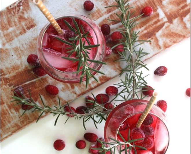 Cranberry Fizz Cocktail #drinks #cocktails