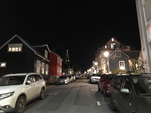 アイスランドの首都　レイキャビックを夜に散策