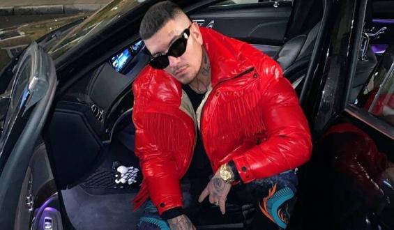 Snik: Δεν πάει ο νους σας πόσα ζευγάρια παπούτσια έχει στην ντουλάπα του 