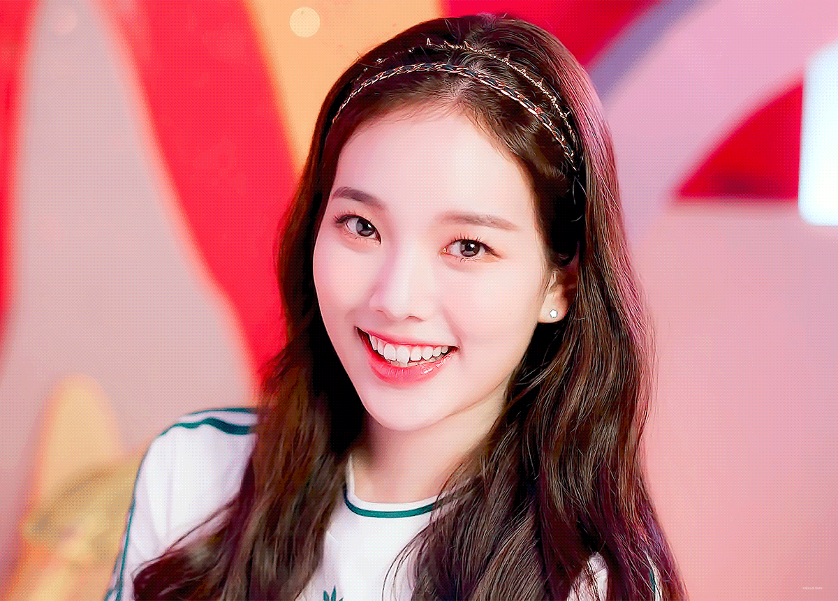 [잡담] 컴백과 동시에 선배님들한테 사랑받는 중인 위클리 | 인스티즈