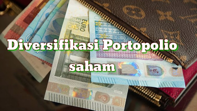  3 Jenis Diversifikasi Portofolio Investasi Saham  Olahan internet."Dunia sanggup memberi makan seluruh penduduk bumi,tapi gagal memberi makan seorang yang serakah "oleh Mahatma Gandhi"  Baca juga: 7 Cara Memilih Perusahaan Sekuritas  "Taruh semua telur anda dalam satu keranjang dan jaga keranjang itu baik-baik",kata Andre Carnegie seabad lalu.seiring pengalaman pahit yang menguras kekayaan investor ,ungkapan tersebut mulai bergeser dan semakin diyakini di lautan ketidak pastian pasar modal."don't put all your eggs in one basket,separate it",begitulah perumpamaan diversifikasi.investasi apapun pasti memiliki resiko dengan relatifitas besar kecil resiko yang di toleransi.   Diversifikasi Portopolio Saham   Bagaimana caranya agar telur aman?selain tempatnya harus empuk,telur juga harus terpisah.lebih syukur lagi kalau telur itu menetas!  Ada 3 diversifikasi yang perlu anda ketahui,menyebar resiko menjadi kunci sukses dalam berinvestasi saham:  1.Diversifikasi Saham  Anda bisa mengoleksi beberapa saham big caps penggerak pasar dari sektor yang berbeda.membeli beberapa jenis saham untuk setiap sektor pertambangan,telekomunikasi,utilitas,industri,perbankan dan insfratruktur,.anda selalu memiliki probabilitas untuk mendapatkan kesempatan lebih sering untung ketika terjadi bullish pada sektor-sektor tertentu.karena anda telah mengunci beberapa saham unggulan yang kenaikannya biasanya bergantian sebaliknya,terlalu besar taruhannya apabila anda memborong beberapa saham pada sektor yang sama.ketika kondisi pasar lagi bearish maka di pastikan seluruh saham tersebut akan terkoreksi pula.  Baca Juga :Mengenal Apa Itu Bursa Saham  2.Diversifikasi di Instrumen Berbeda   Dalam kondisi crash atau krisis ,bisa di pastikan seluruh harga saham akan turun.anda bisa menyebar portopolio anda pada berbagai instrumen selain saham seperti obligasi,emas ,properti,Reksadana,deposito,untuk mengantisipasi kemungkinan terburuk yang bisa terjadi sewaktu-waktu.  3.Diversifikasi Waktu  Bagi anda yang memiliki keterbatasan modal,dapat mengoleksi suatu saham berdasarkan rentang waktu tertentu.misalnya,anda seorang karyawan yang memiliki penghasilan tetap bulanan,dan menyisihkan sebagian dana tersebut guna membeli saham tertentu.berapapun harganya tidak masalah bagi anda ,karena anda mengoleksi untuk investasi jangka panjang .inilah yang disebut averanging up. Baca Juga :Tips Mencicil Saham Bagi Pemula