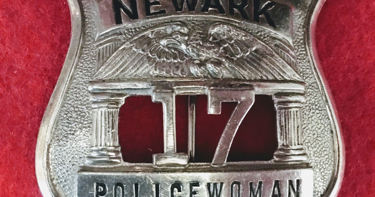 badge-collector-policewoman-newark-nj-the-officer-used-lipstick