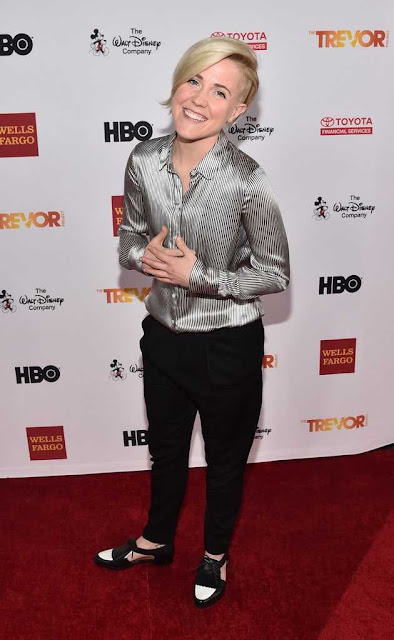 American internet personality Hannah Hart Photos Collection Navel Queens American internet personality Hannah Hart Photos Collection Navel Queens