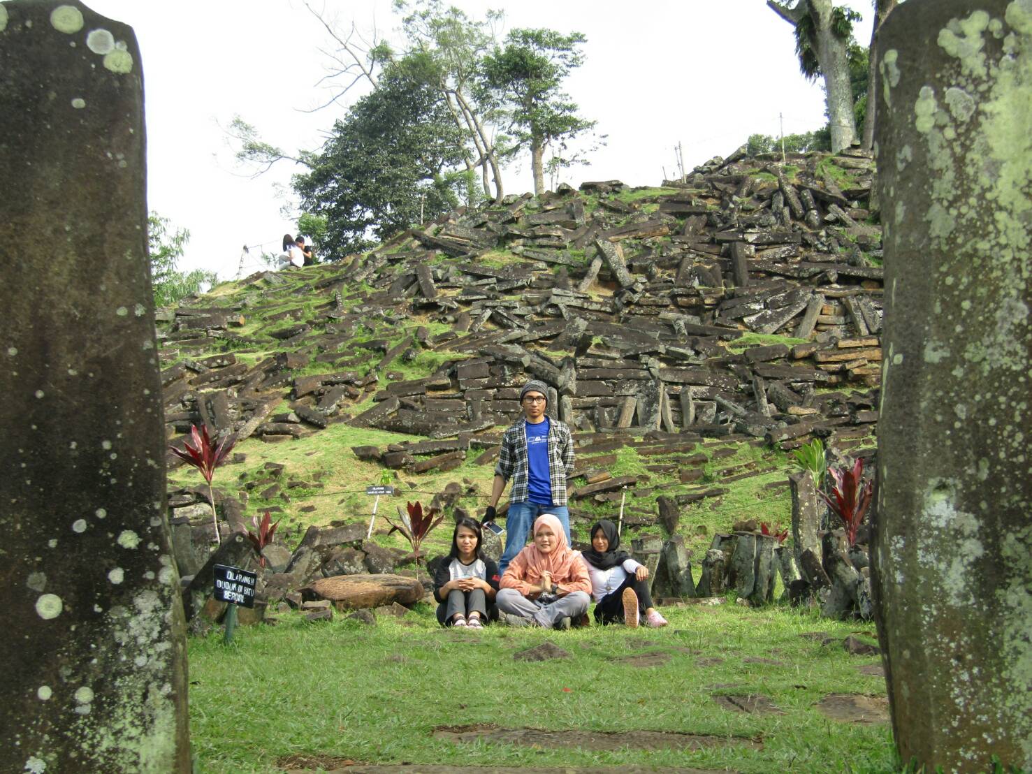 Komunitas satubumikita: Catatan Perjalanan : Situs Gunung 